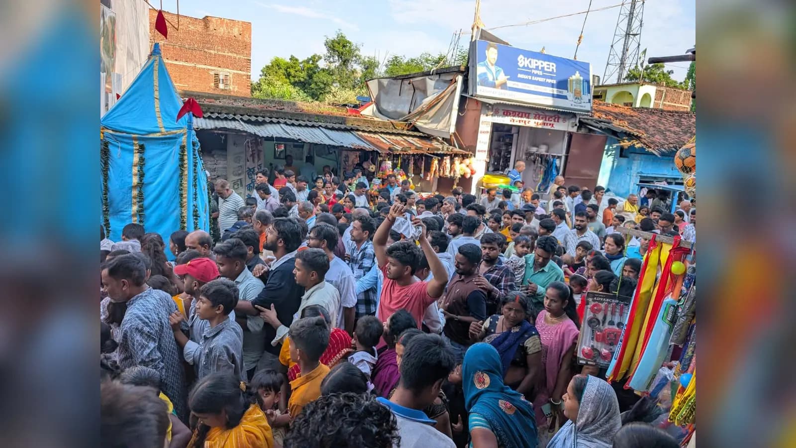 रथयात्रा में शामिल श्रद्धालु | Prabhat Khabar Network रथयात्रा में शामिल श्रद्धालु | Prabhat Khabar Network