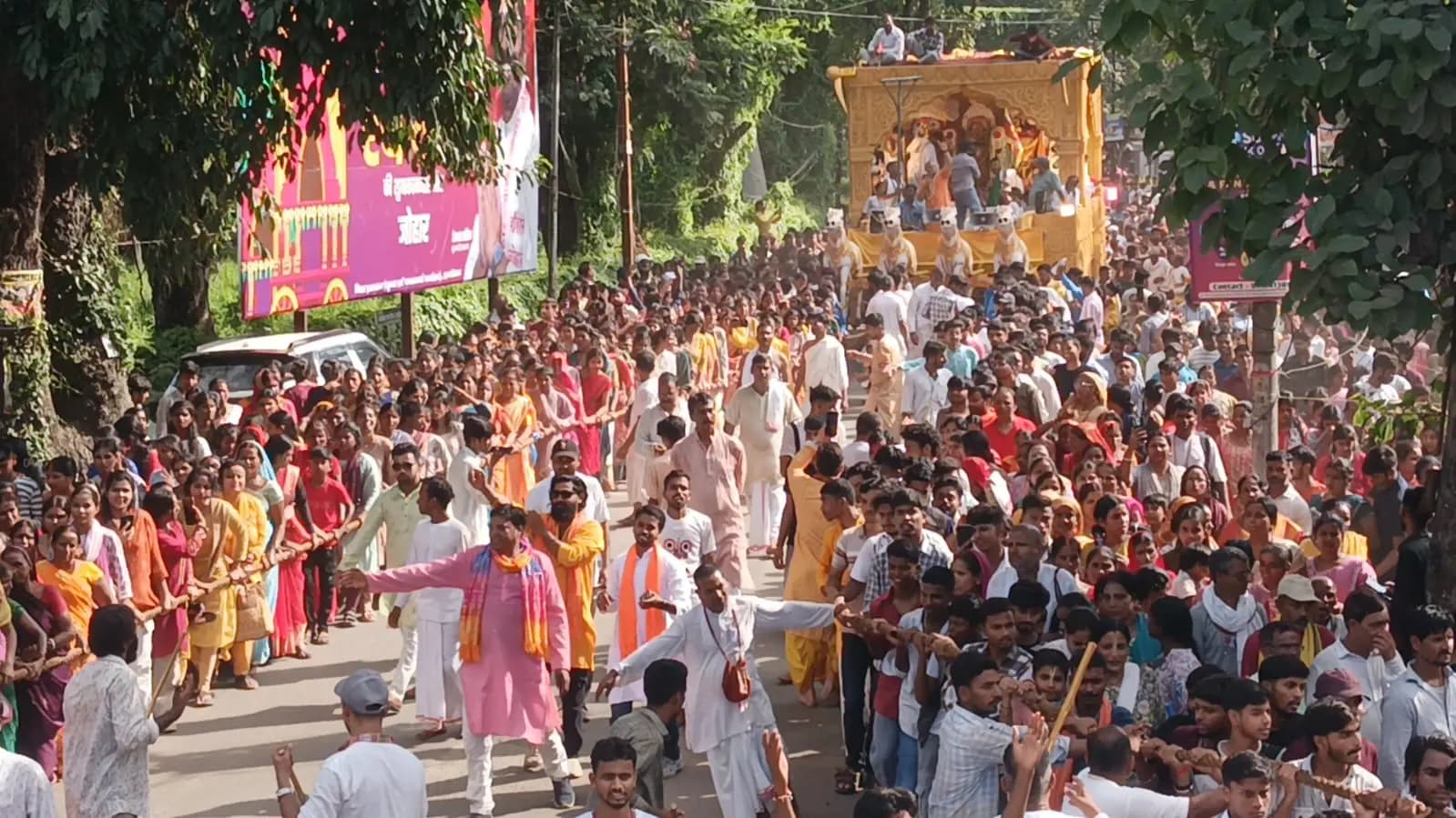 भगवान जगन्नाथ के रथ को खींचते श्रद्धालु | Prabhat Khabar Network भगवान जगन्नाथ के रथ को खींचते श्रद्धालु | Prabhat Khabar Network