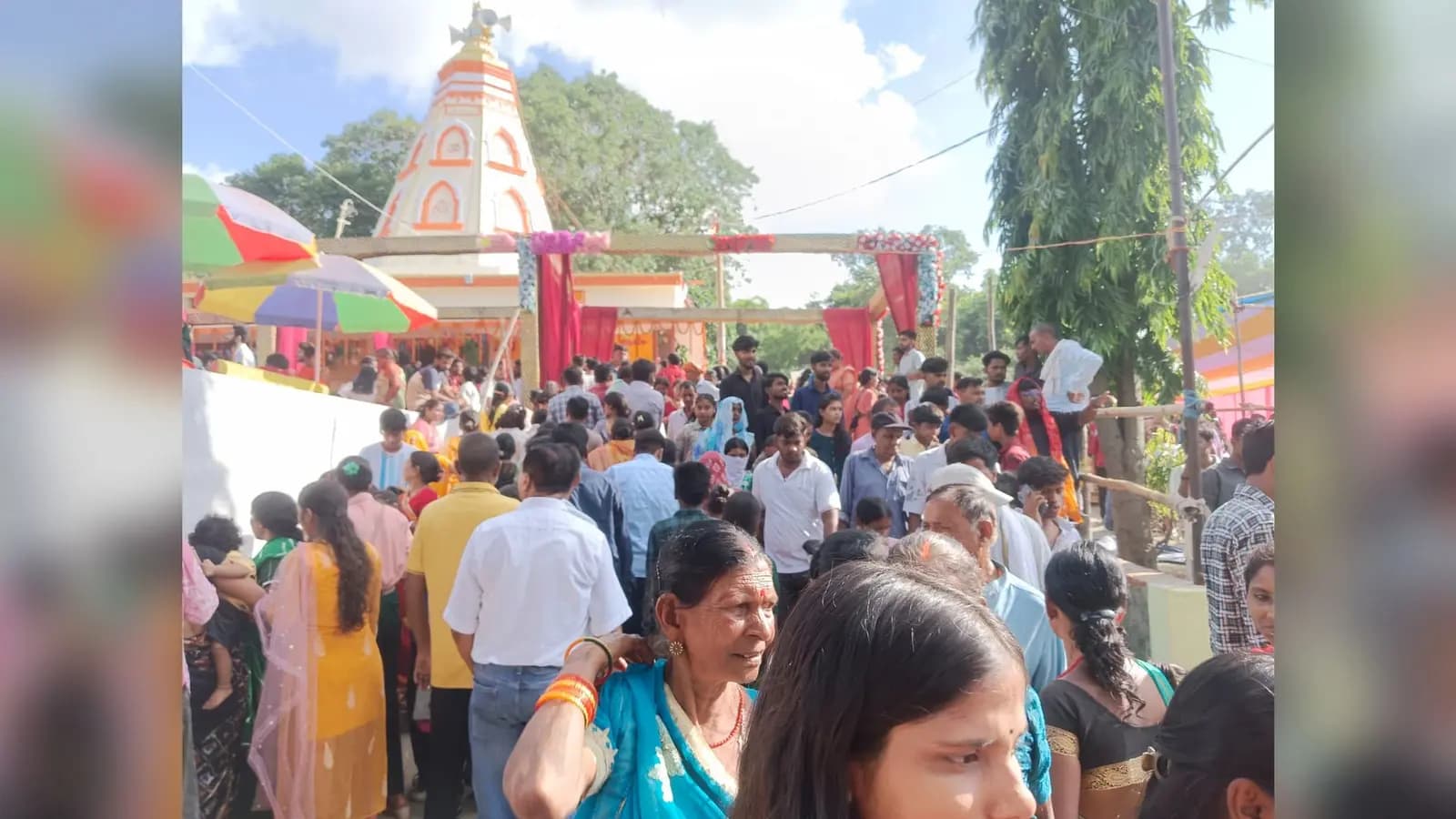 सिलवार जगन्नाथ धाम में भगवाली दर्शन में लगी भीड़ पूजा अर्चना करते आचार्य व पुजारी मेले में लोगो की भीड़ | Prabhat Khabar Network सिलवार जगन्नाथ धाम में भगवाली दर्शन में लगी भीड़ पूजा अर्चना करते आचार्य व पुजारी मेले में लोगो की भीड़ | Prabhat Khabar Network