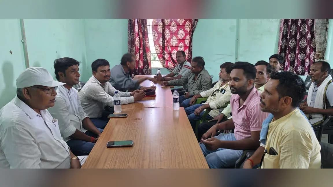 बैठक में शामिल आत्मा अध्यक्ष एवं अन्य | Prabhat Khabar Network बैठक में शामिल आत्मा अध्यक्ष एवं अन्य | Prabhat Khabar Network