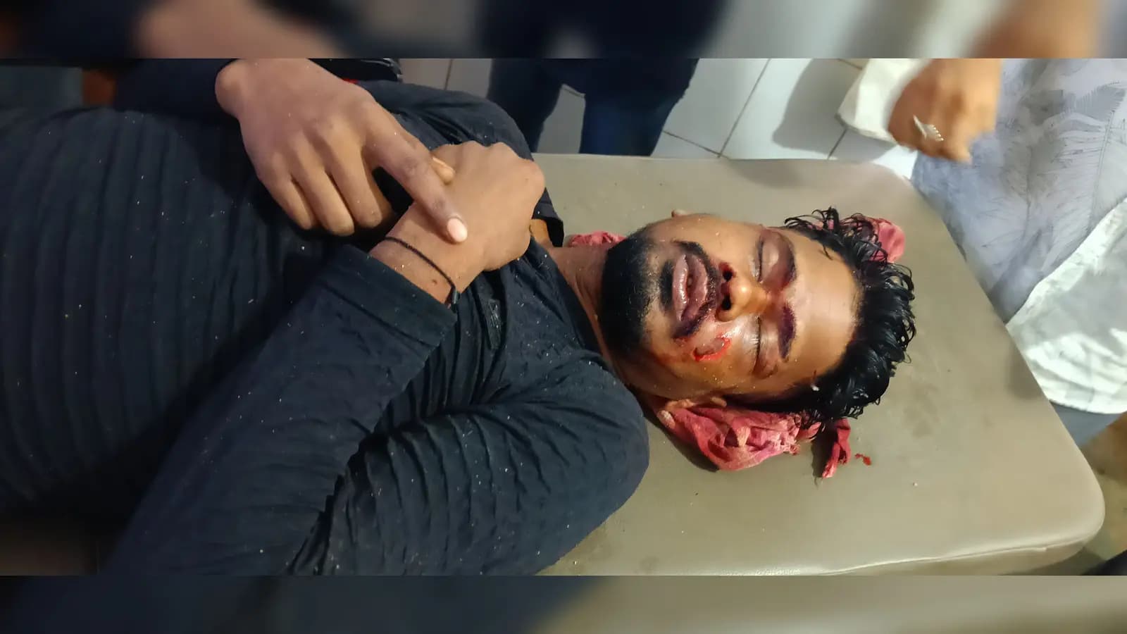 फोटो: दुर्घटना में गंभीर रूप से घायल सोनू नायक | Prabhat Khabar Network फोटो: दुर्घटना में गंभीर रूप से घायल सोनू नायक | Prabhat Khabar Network