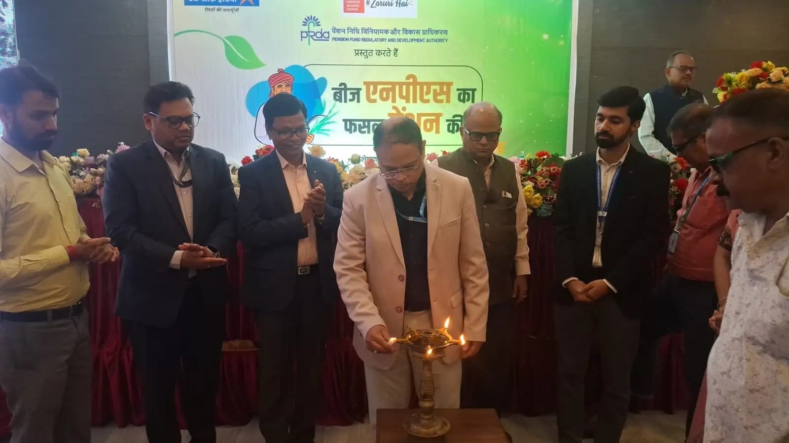 कार्यक्रम का उद्घाटन करते अतिथि | Prabhat Khabar Network कार्यक्रम का उद्घाटन करते अतिथि | Prabhat Khabar Network