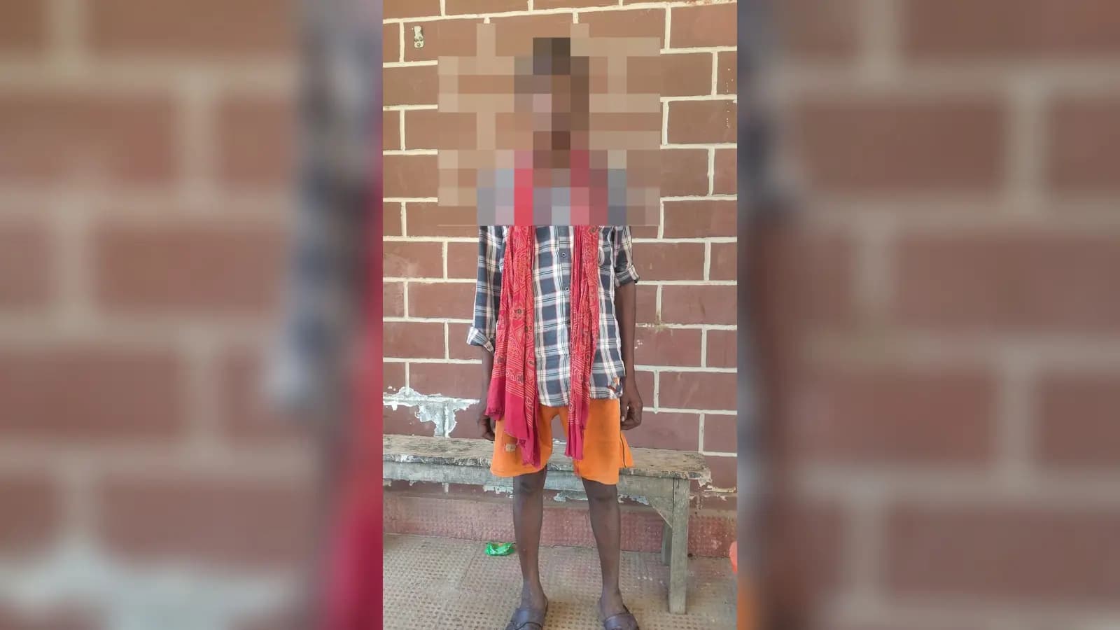 बरामद शराब के साथ गिरफ्तार शराब तस्कर | Prabhat Khabar Network बरामद शराब के साथ गिरफ्तार शराब तस्कर | Prabhat Khabar Network