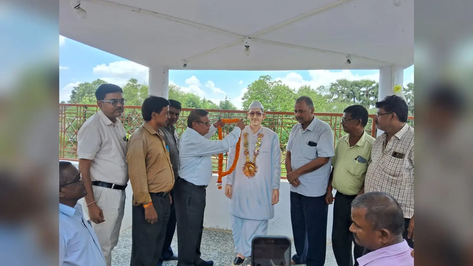 जयंती कार्यक्रम में शामिल कॉलेज परिवार के सदस्य | Prabhat Khabar Network जयंती कार्यक्रम में शामिल कॉलेज परिवार के सदस्य | Prabhat Khabar Network