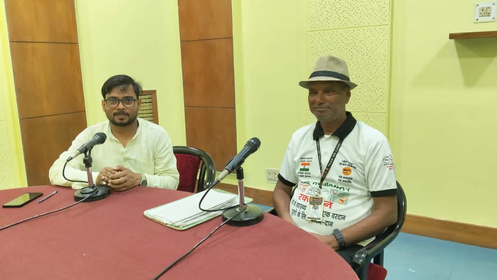आकाशवाणी में स्वच्छता का संदेश देते मनोज कुमार | Prabhat Khabar Network आकाशवाणी में स्वच्छता का संदेश देते मनोज कुमार | Prabhat Khabar Network