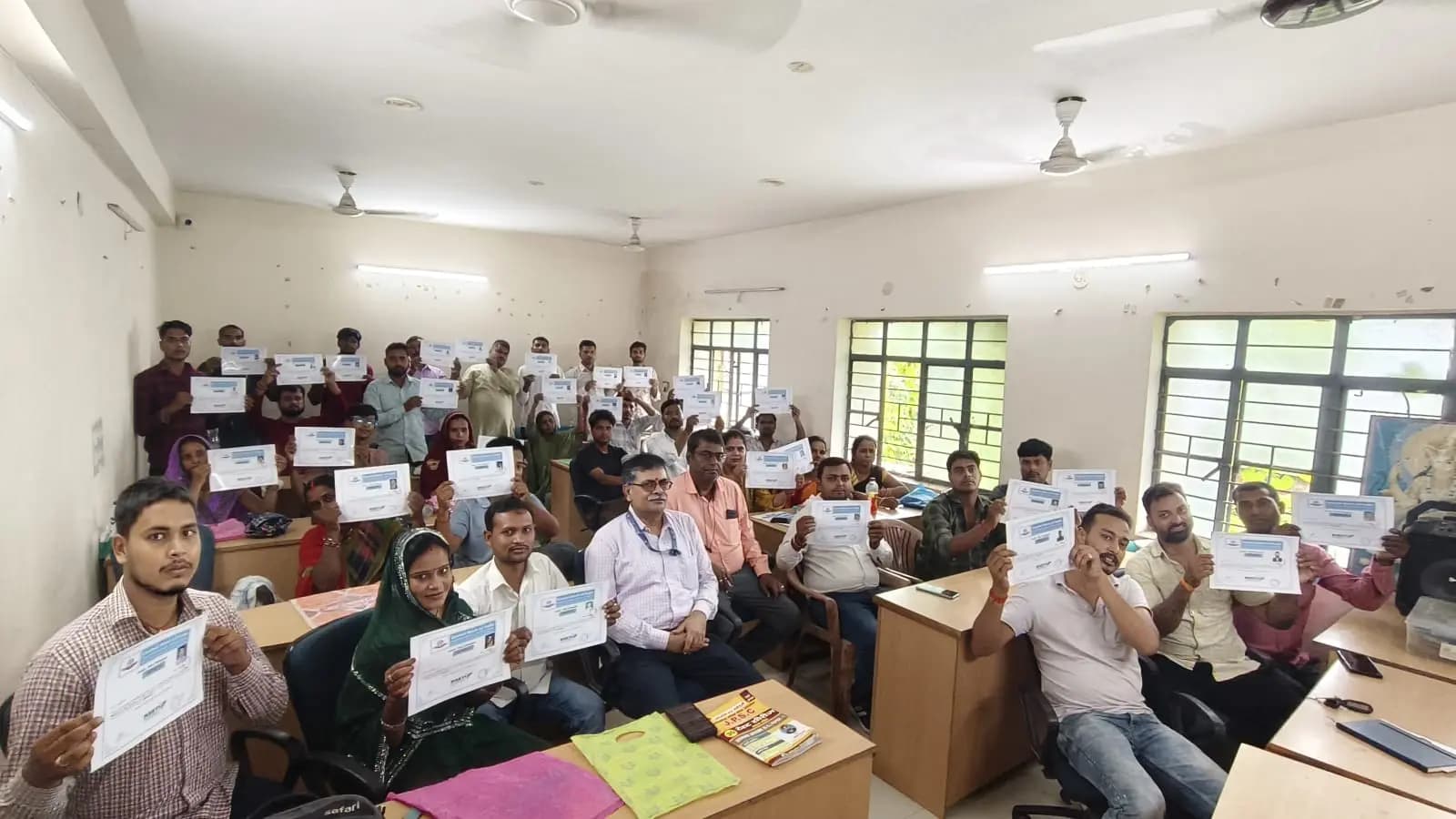 प्रमाणपत्र वितरण समारोह में मौजूद प्रशिक्षु | Prabhat Khabar Network प्रमाणपत्र वितरण समारोह में मौजूद प्रशिक्षु | Prabhat Khabar Network