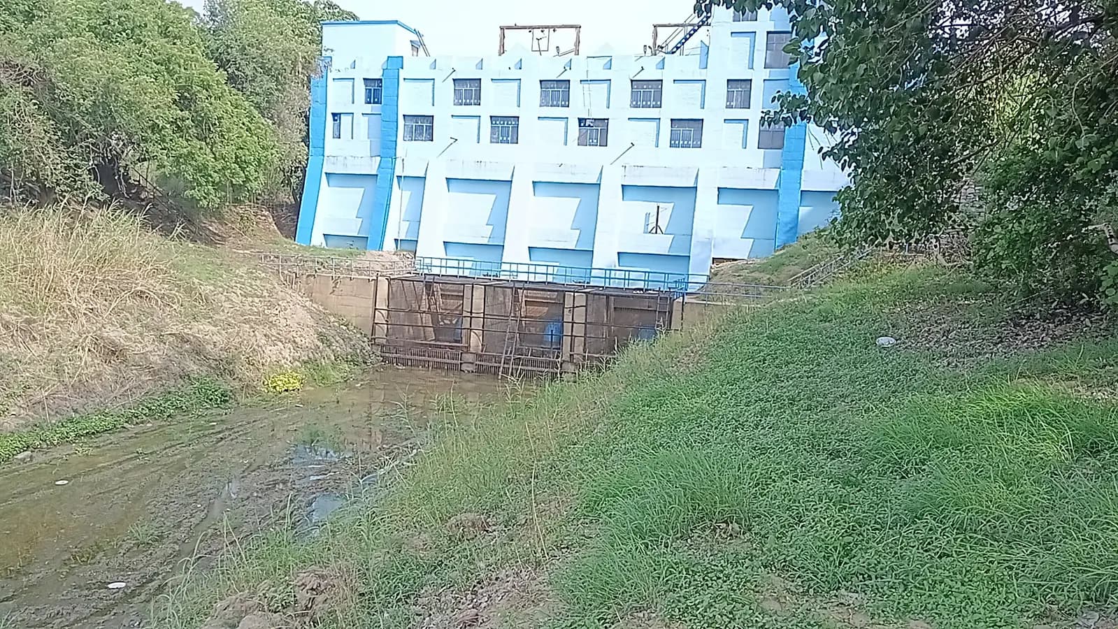 कर्मनाशा नदी में कम जलस्तर होने के कारण बंद पड़ा कैनाल, सिंचाई बाधित होने से किसानों की बढ़ी चिंता | Prabhat Khabar Network कर्मनाशा नदी में कम जलस्तर होने के कारण बंद पड़ा कैनाल, सिंचाई बाधित होने से किसानों की बढ़ी चिंता | Prabhat Khabar Network