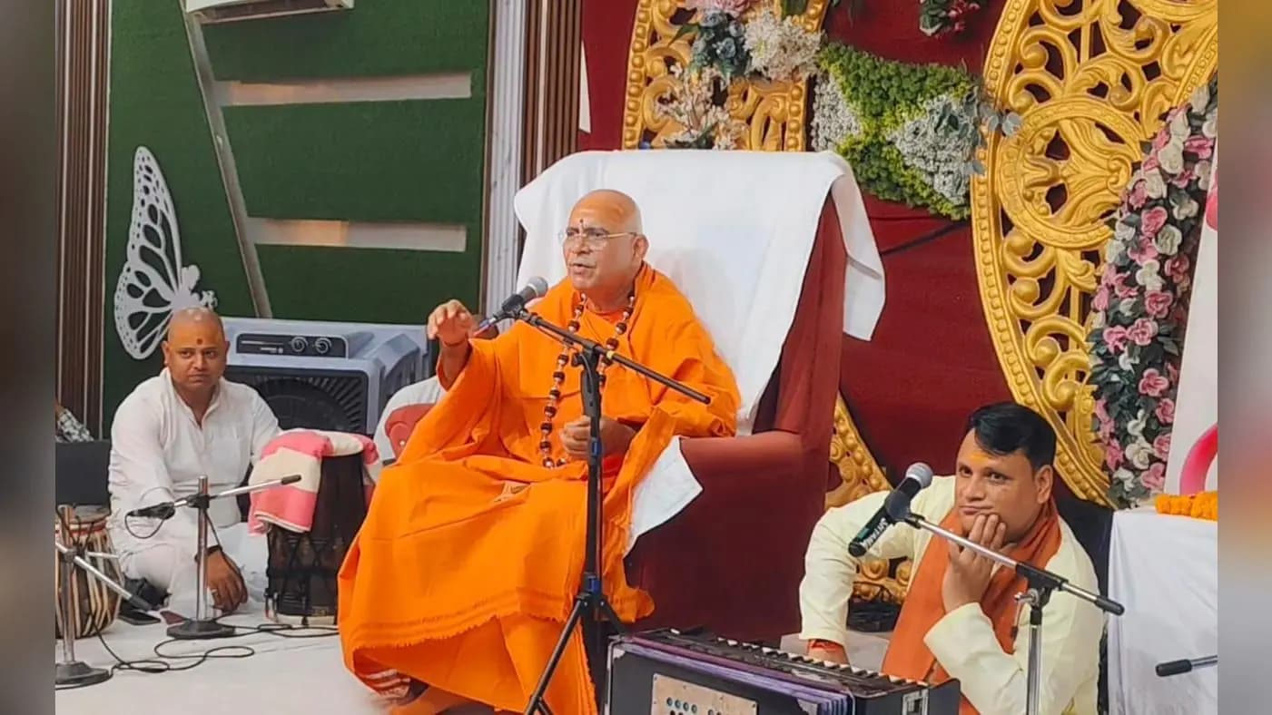 सीवान में प्रदीप महाराज का संदेश, ऑनलाइन खरीदारी छोड़ स्थानीय व्यापारियों से खरीदारी करने की अपील
