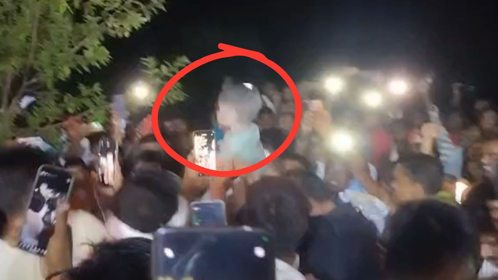 बोरवेल से निकलने के बाद पीयूष की पहली तस्वीर