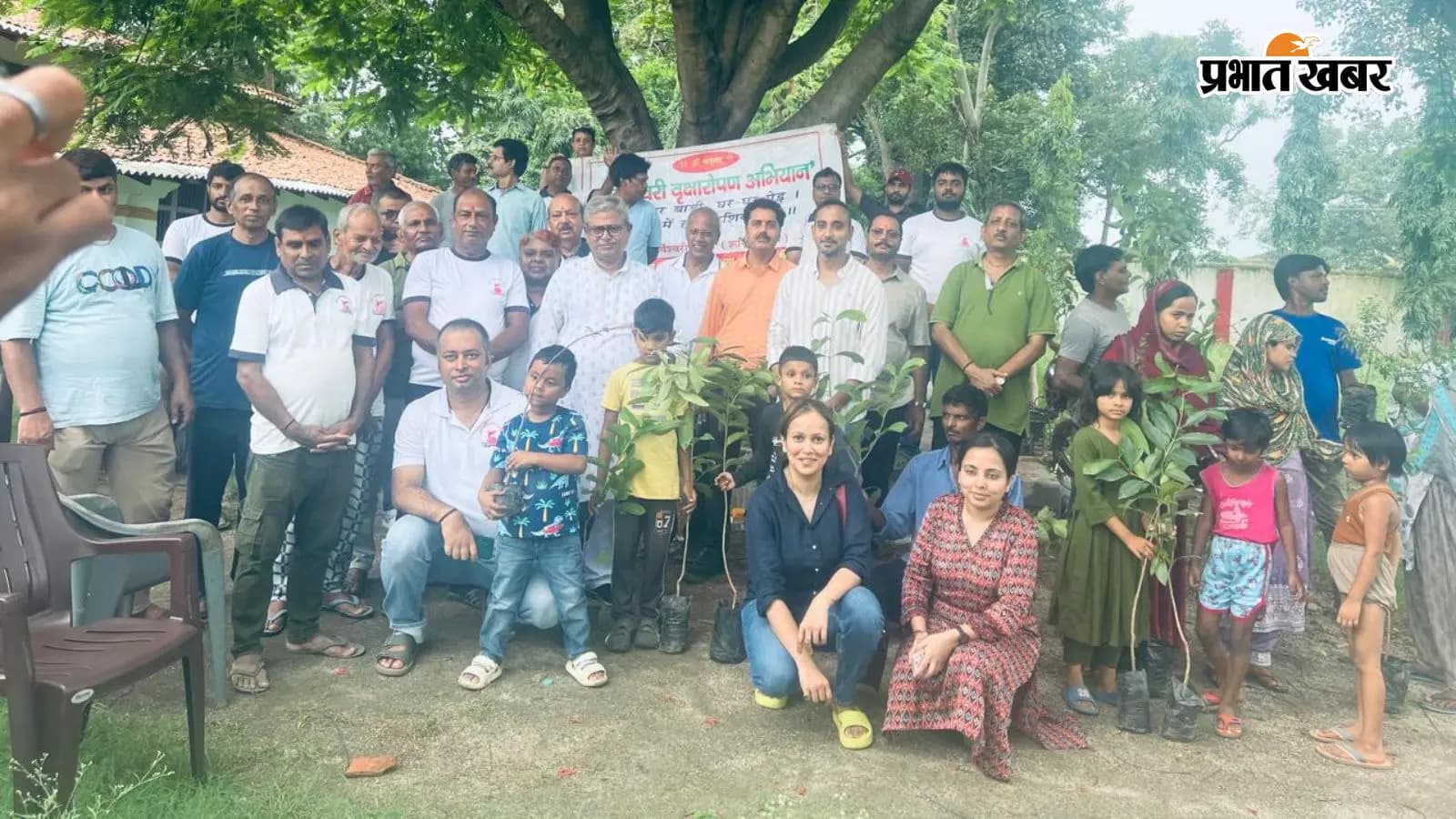 श्री सर्वेश्वरी समूह ने हिसरी गांव में किया 250 पौधों का रोपण और वितरण