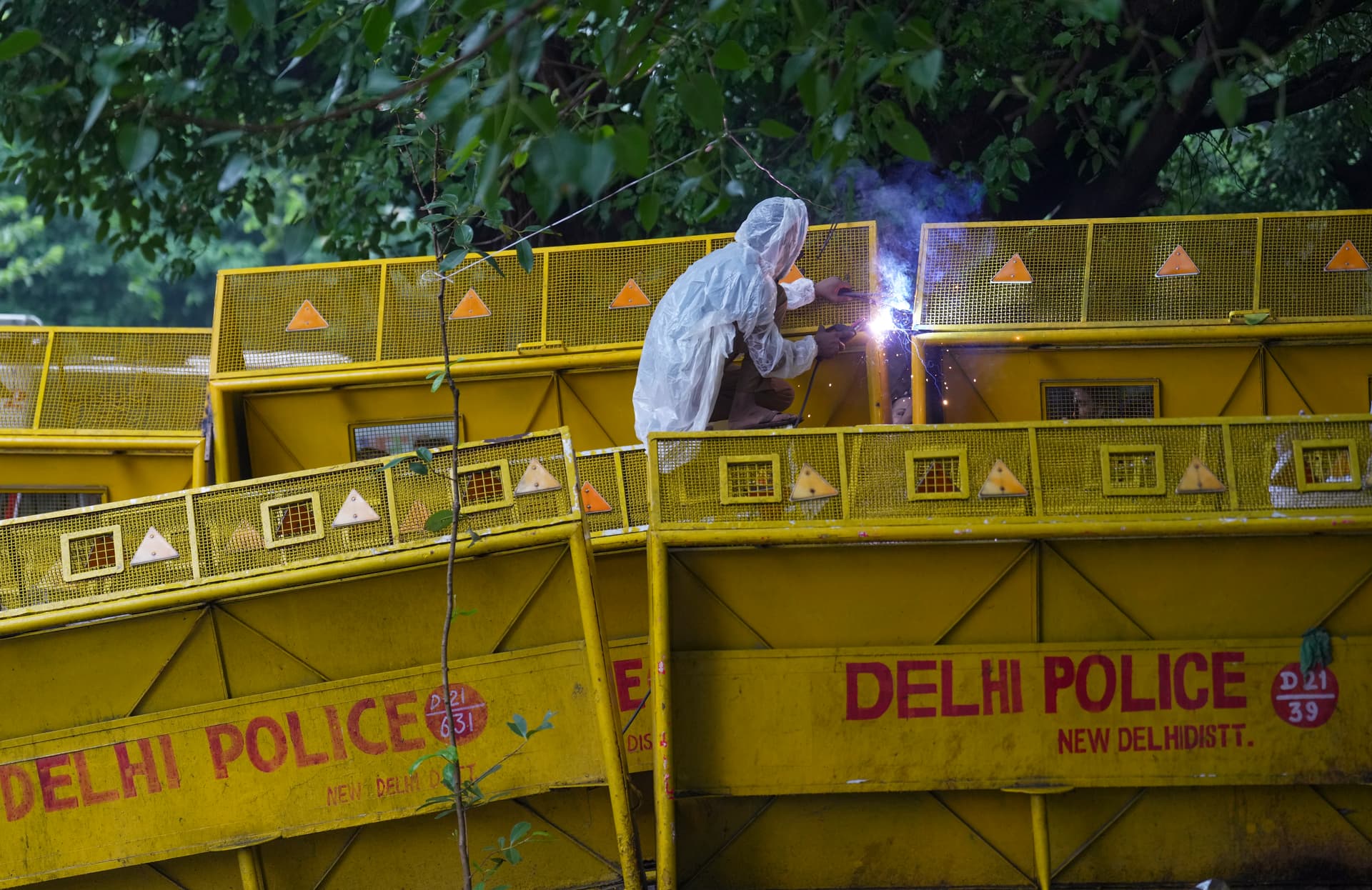 सुरक्षा कड़ी, इंटरनेट बंद