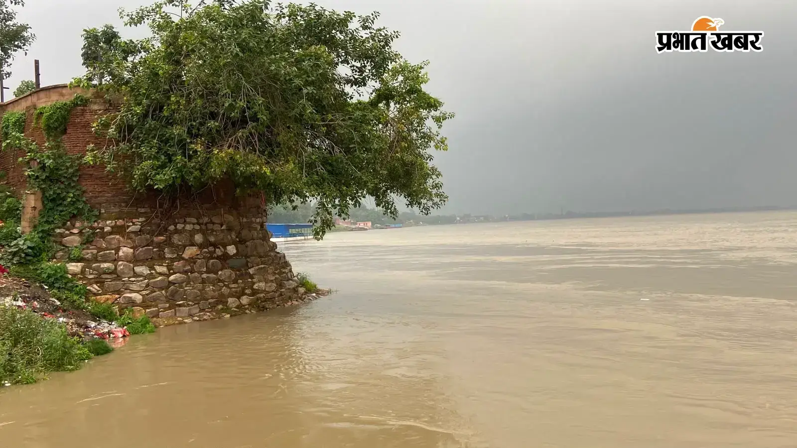 बिहार में नदियों ने बदले तेवर, बढ़ते जलस्तर से तटवर्ती इलाकों में बाढ़ की आहट