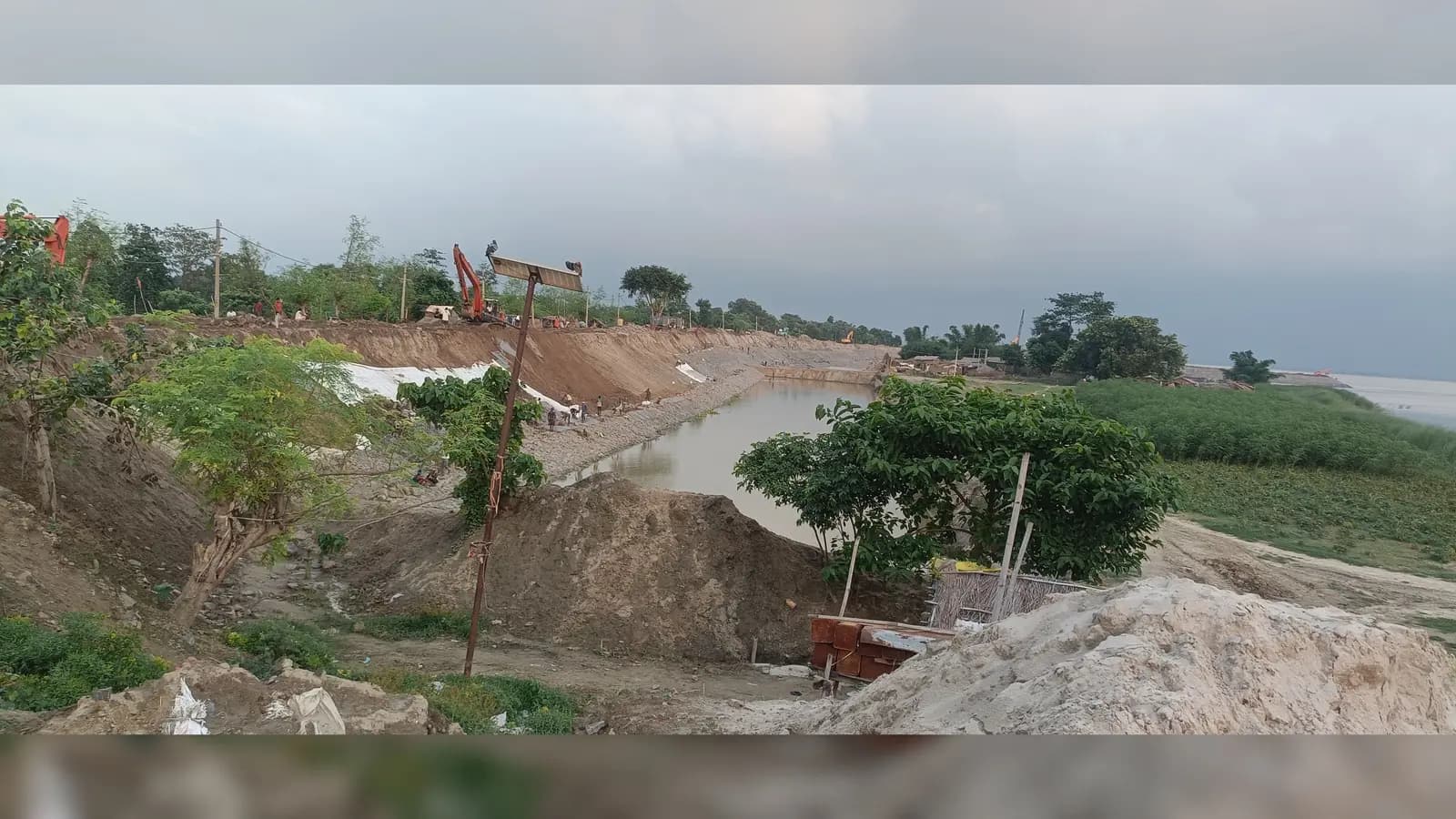 25 जुलाई तक हर हाल में पूरा होगा इस्माईलपुर–बिंदटोली का कटाव निरोधी कार्य: कार्यपालक अभियंता