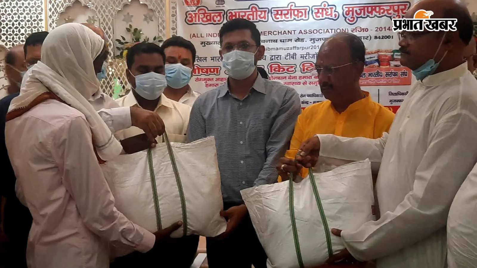 टीबी मुक्त भारत अभियान को रफ्तार, सर्राफा संघ ने 200 मरीजों को दी पोषण किट
