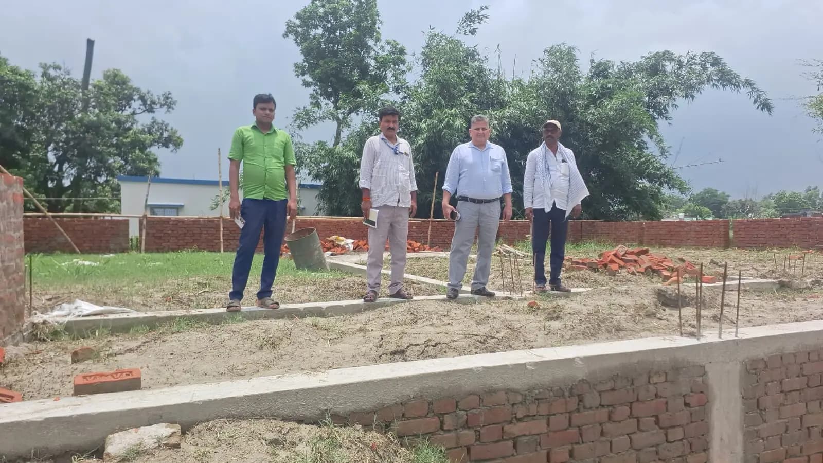 सीवान: भगवानपुर हाट के दो पैक्स गोदामों में निर्माण में मिली गड़बड़ी, संयुक्त निबंधक ने दिए सुधार के निर्देश