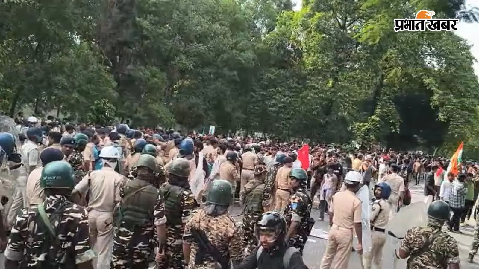 Patna Student Protest: CM हाउस की ओर बढ़ी छात्रों की भीड़, भारी संख्या में सुरक्षाकर्मी तैनात, मांगों पर अड़े प्रदर्शनकारी