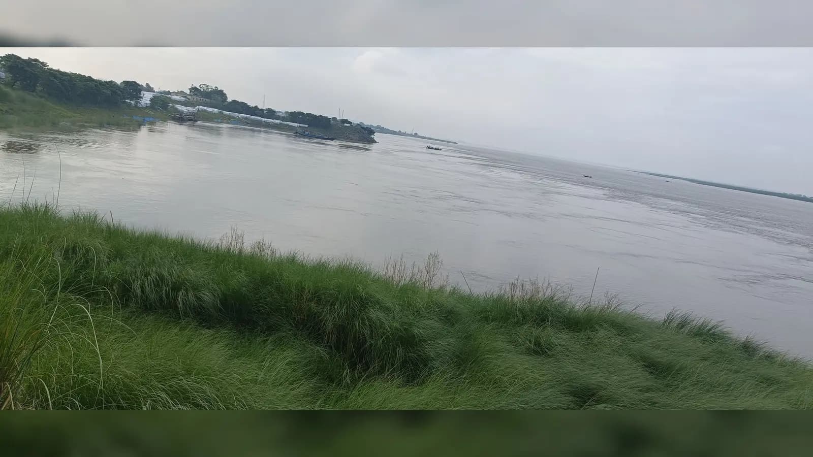 गंगा कटाव से हर साल उजड़ रहे गांव, क्या गाद प्रबंधन और वैज्ञानिक अध्ययन से मिलेगा स्थायी समाधान?