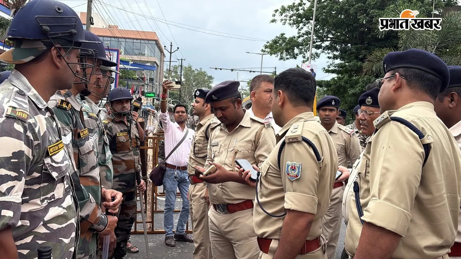 Jharkhand Congress Protest Live: झारखंड बीजेपी दफ्तर के बाहर 500 फोर्स तैनात, सिटी एसपी खुद संभाल रहे हैं मोर्चा