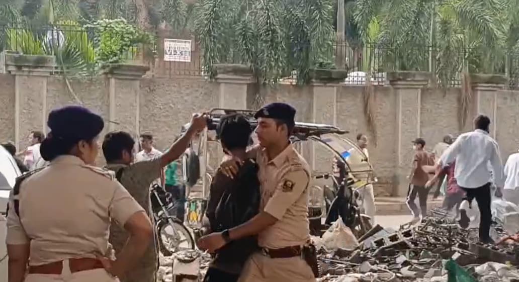 पटना सायंस कॉलेज के पास छात्रों को किया गया डिटेन