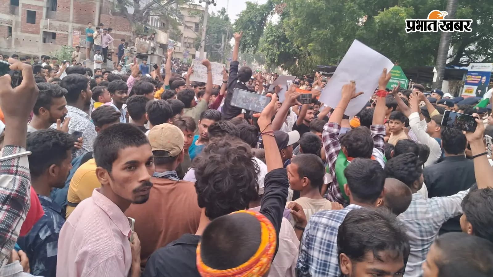 जंतर-मंतर लाठीचार्ज के विरोध में खगौल में छात्रों का आक्रोश मार्च, शिक्षा मंत्री के इस्तीफे की मांग