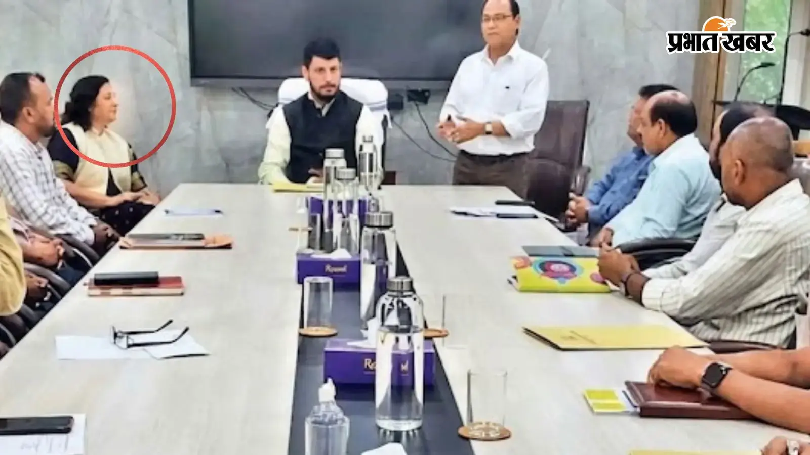 रांची विवि में आरटीआई समीक्षा बैठक के दौरान प्रोटोकॉल पर उठा सवाल, कुलपति की कुर्सी पर बैठे सूचना आयुक्त