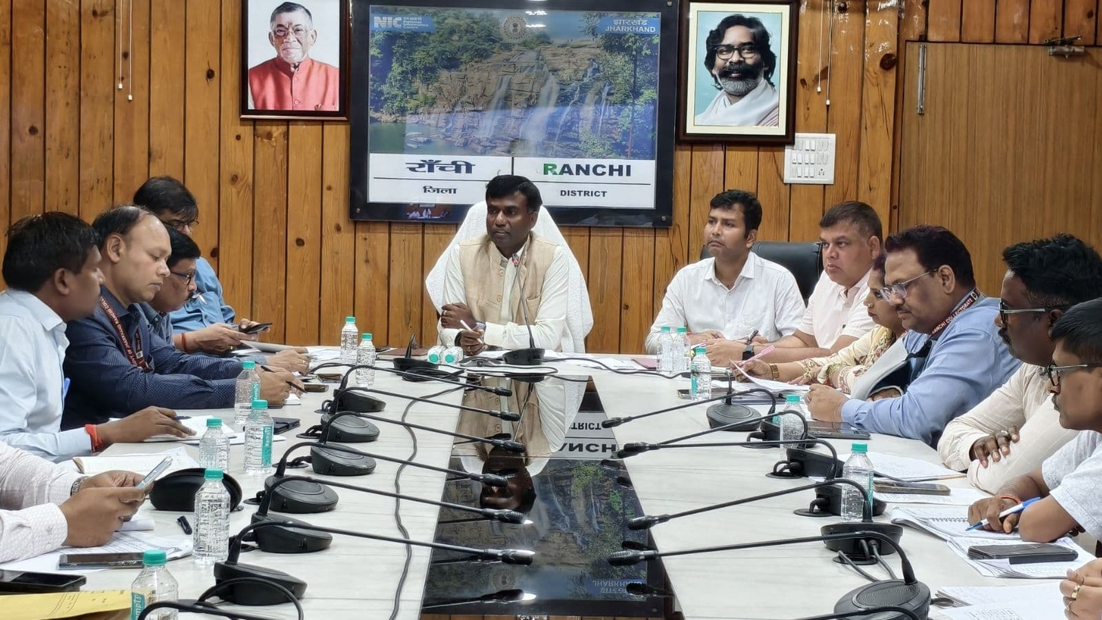 पांच सीओ को शोकॉज जारी
