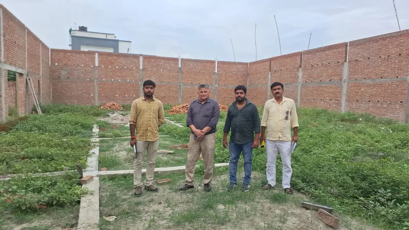 सीवान में पैक्स गोदाम निर्माण की धीमी रफ्तार पर संयुक्त निबंधक सख्त, निरीक्षण में मिली कई खामियां