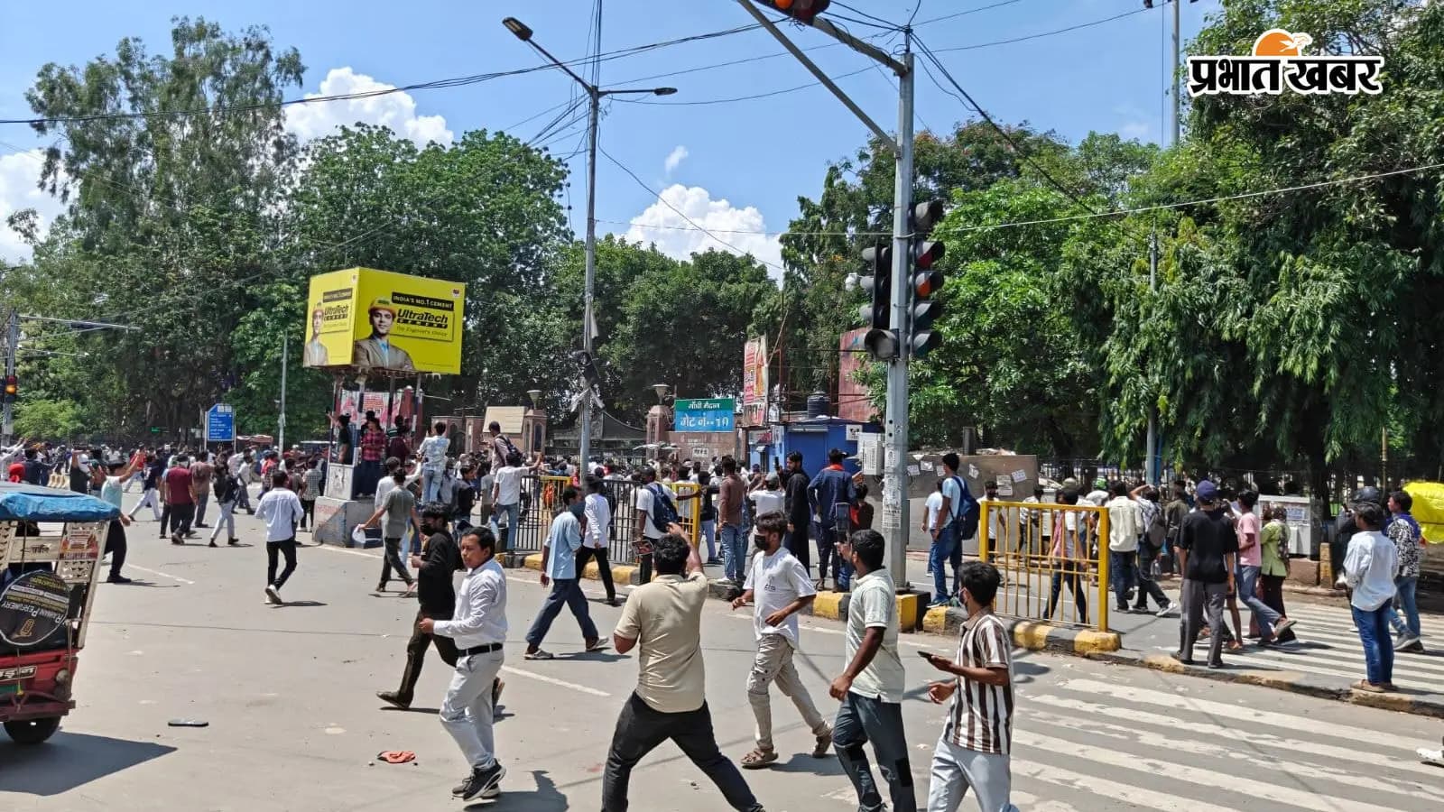 पटना के गांधी मैदान के पास छात्रों और पुलिस में टकराव, हालात तनावपूर्ण