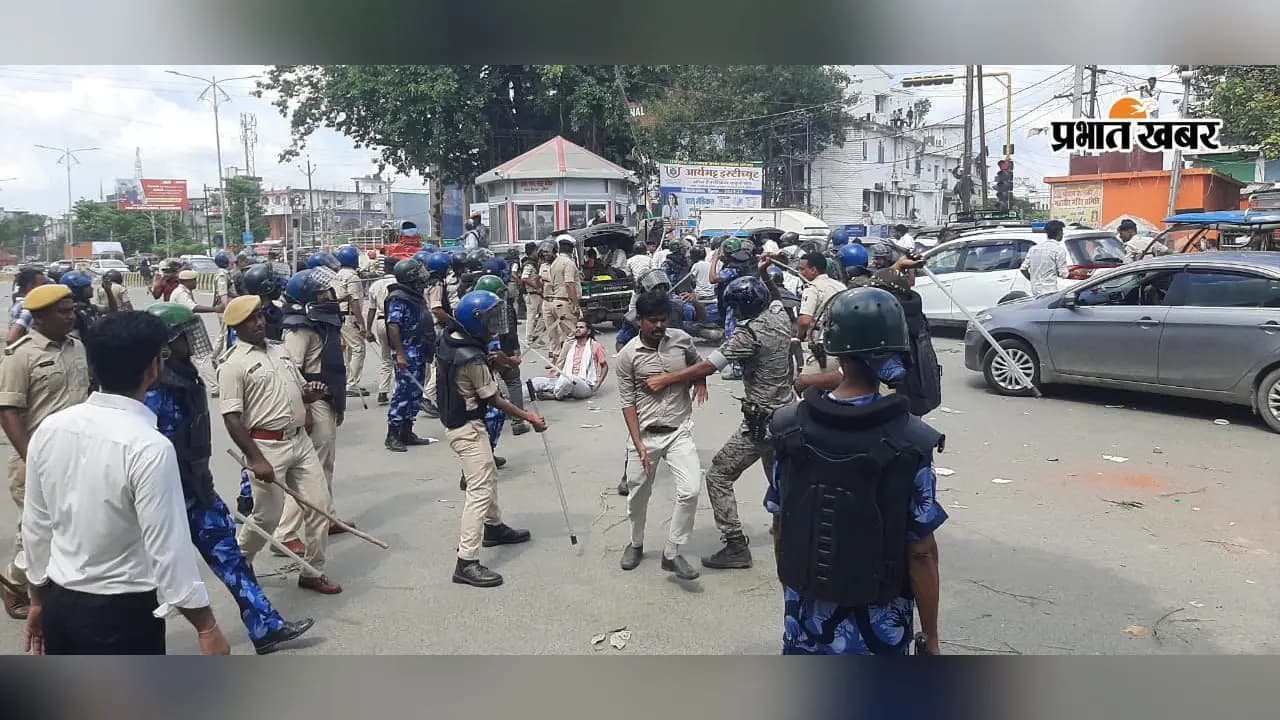 पूर्णिया में तीन घंटे से छात्रों और पुलिस के बीच घमासान, कलेक्ट्रेट के पास फिर जुटे प्रदर्शनकारी