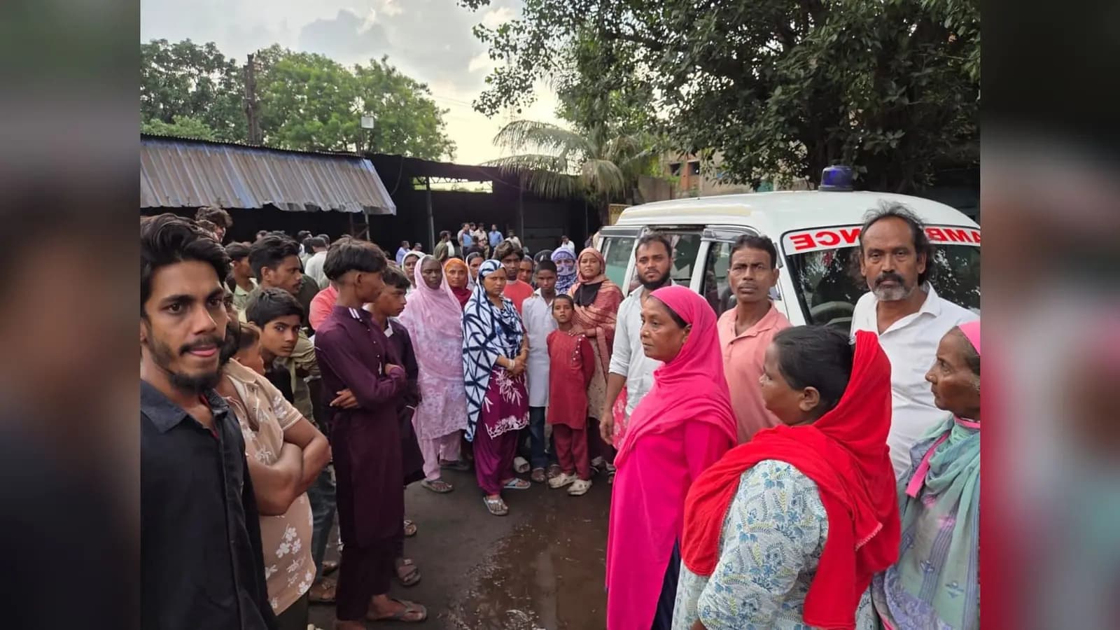 बंगाल : ड्यूटी पर जख्मी श्रमिक की मौत, मुआवजे के लिए केडिया प्लांट में प्रदर्शन