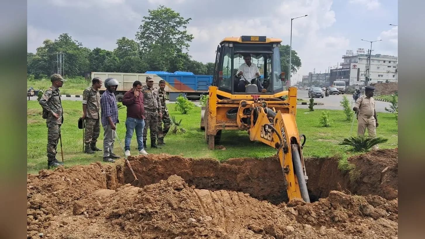 प्रशासनिक निगरानी में शुरू हुआ शिबू सोरेन की प्रतिमा का निर्माण