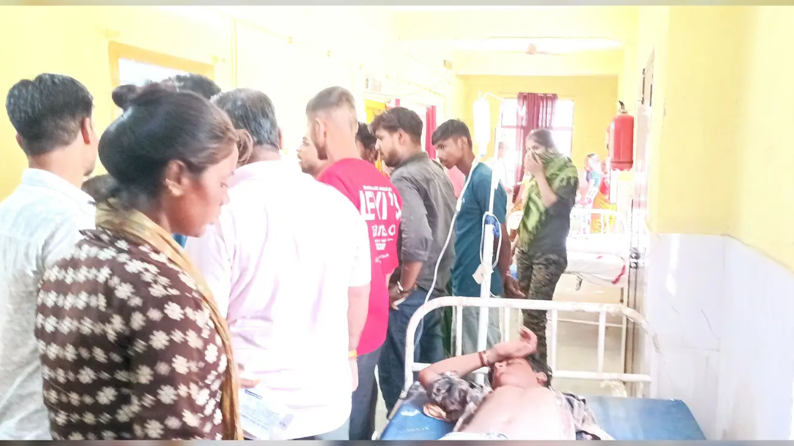 घायल युवक का सीएचसी में चल रहा इलाज| Prabhat Khabar Network