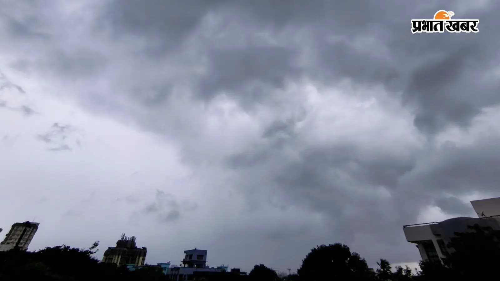 दक्षिण बंगाल में मूसलाधार वर्षा और तूफानी हवाओं की चेतावनी, कोलकाता और हल्दिया पोर्ट पर अलर्ट