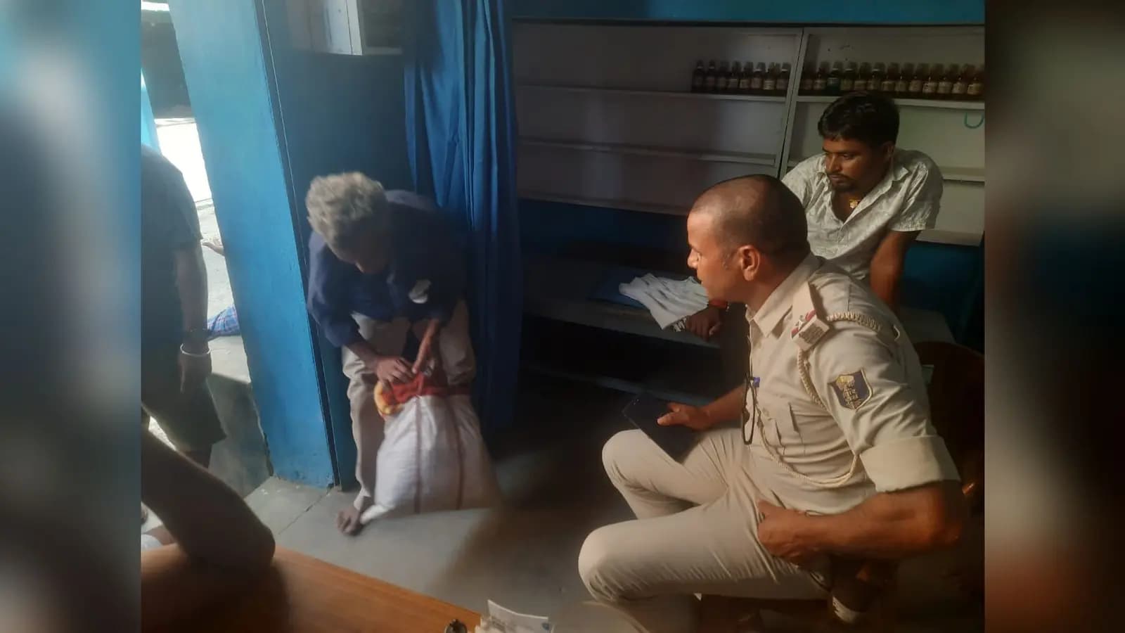गया जी : टनकुप्पा में भटककर पहुंचे दुमका के युवक को मिली मदद, पुलिस ने परिजनों से साधा संपर्क