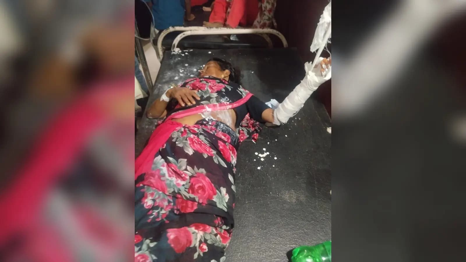औराई में पेड़ से टकराकर अनियंत्रित टेम्पो पलटा, हादसे में आठ लोग गंभीर रूप से जख्मी
