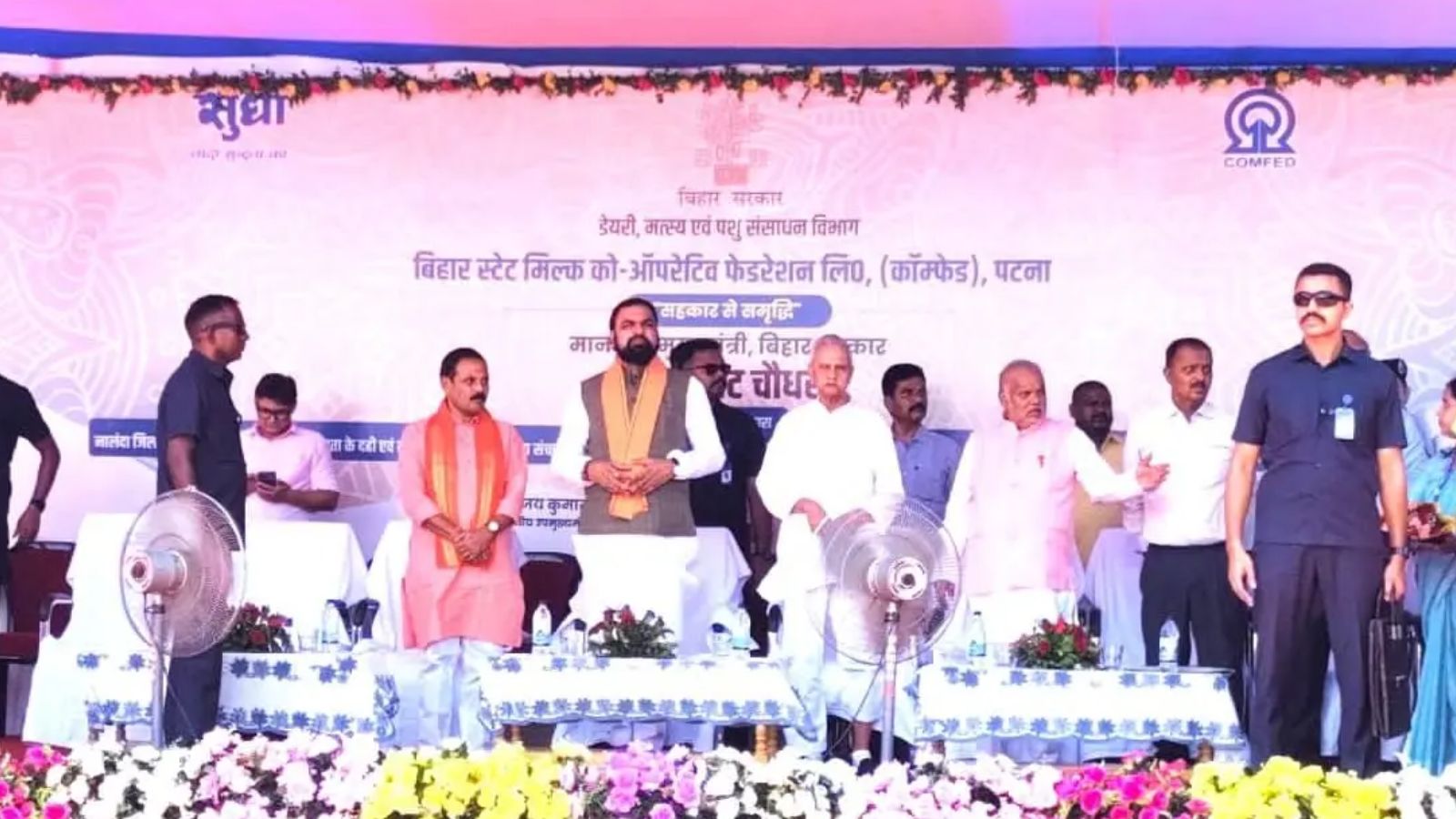 नालंदा डेयरी का निरीक्षण करते सीएम सम्राट चौधरी