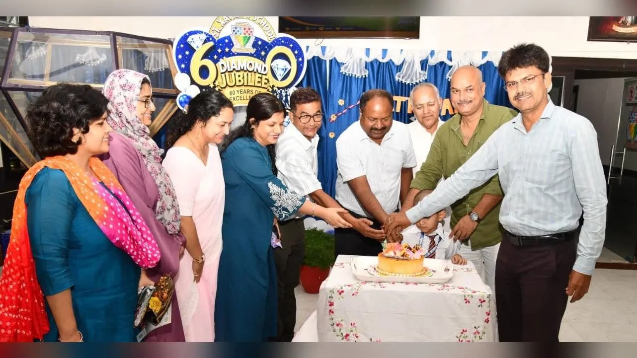 राष्ट्रीय अभिभावक दिवस पर स्कूल में रंगारंग कार्यक्रम का आयोज, फादर अरूण ने कहा- 'व्यक्ति के जीवन...'