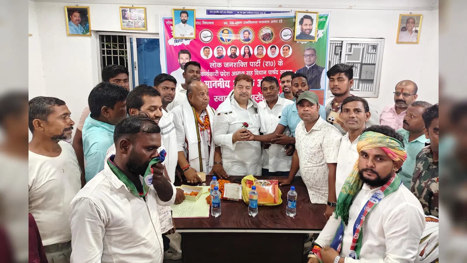गया जी : एमएलसी अशरफ अंसारी का गुरुआ में स्वागत, LJP(R) कार्यकर्ताओं को संगठन विस्तार का दिया मंत्र