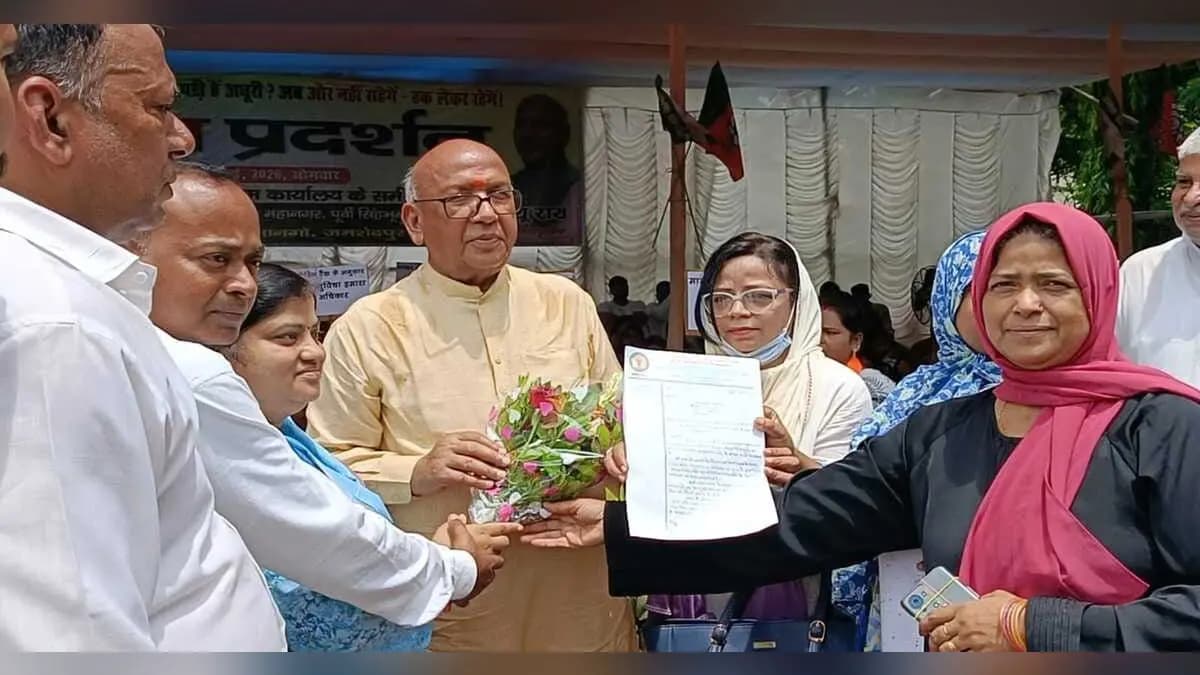 21 हजार वेतन में दे रहे सेवा, आयुष डॉक्टरों ने मांगा नियमित चिकित्सकों के बराबर वेतन