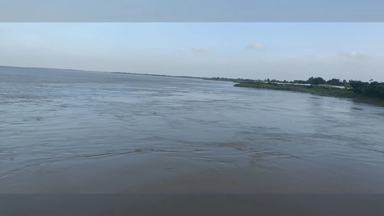 इस्माईलपुर-बिंदटोली में गंगा का जलस्तर 8 सेंटीमीटर बढ़ा, मदरौनी व चोरहर में कोसी शांत, तटबंधों पर बढ़ी निगरानी