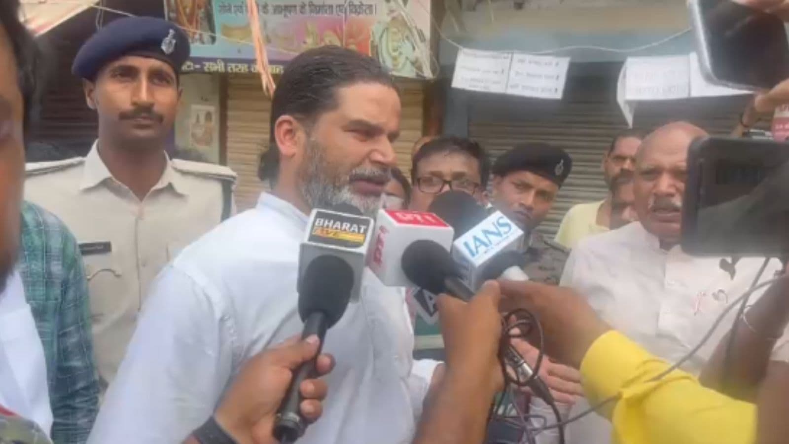 प्रशांत किशोर ने बूथों का लिया जायजा, चुनावी तैयारियों पर रखी नजर