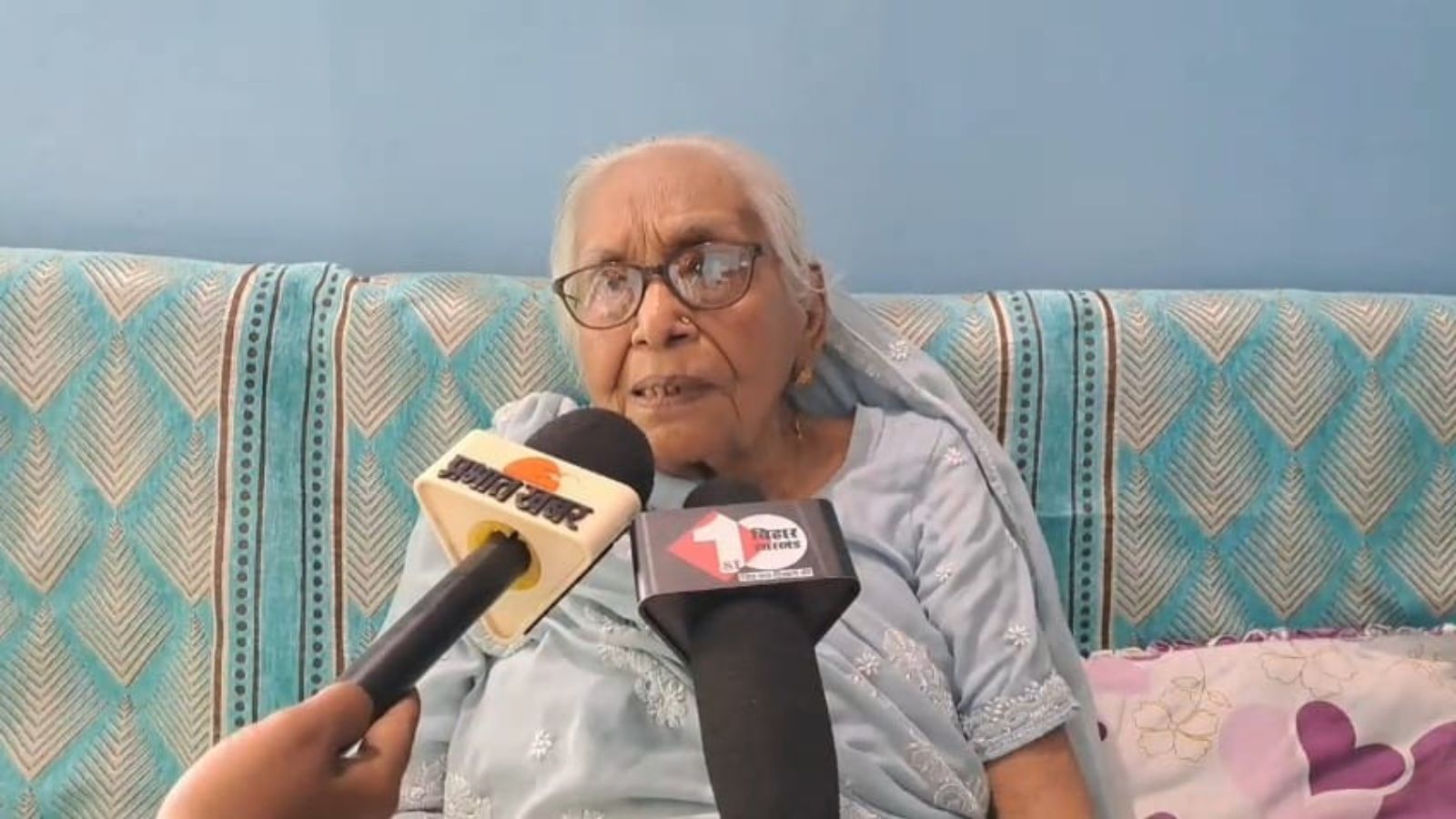 नीतीश कुमार की बड़ी बहन ऊषा देवी ने भी किया मतदान
