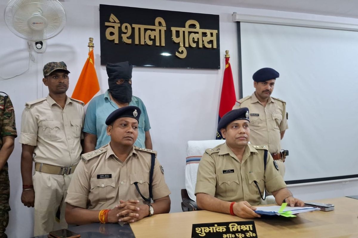 हाजीपुर में ममेरी बहन से प्रेम संबंध के शक में भांजे की हत्या, अधजले शव मामले में मामा गिरफ्तार