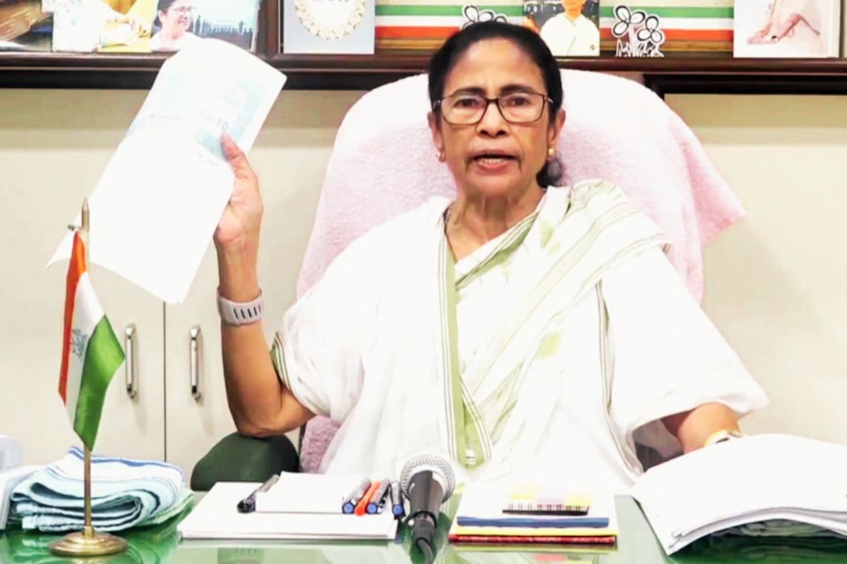 ममता बनर्जी ने दिखाये आक्रामक तेवर, कहा- मुझे रोकना है तो मार डालो, गद्दारों के आगे नहीं झुकूंगी