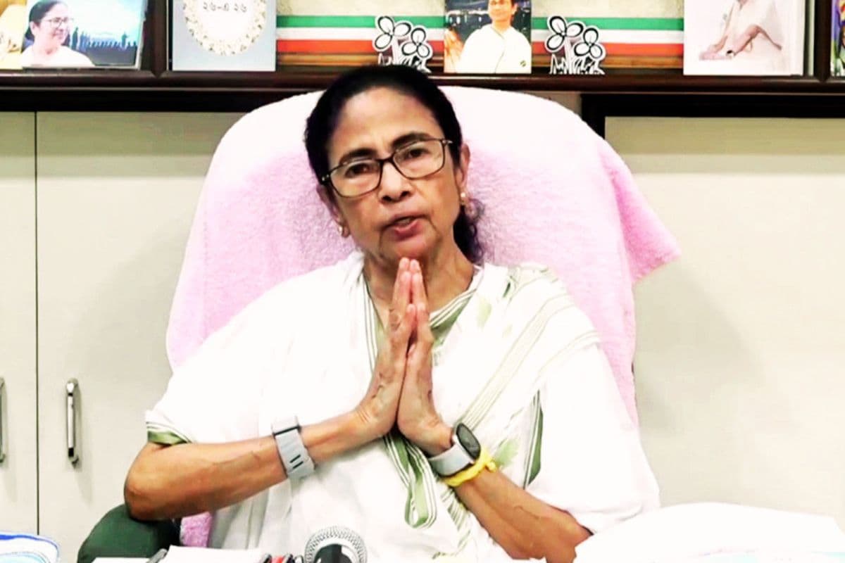 चंद्रिमा के इस्तीफे से भड़कीं ममता बनर्जी, फेसबुक LIVE कर कहा- बीजेपी में जाना है जाओ, तृणमूल को मत तोड़ो