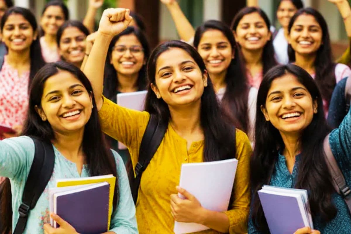 बिहार की 1.5 लाख छात्राओं को मिलेगा 50000 का तोहफा, जानें कब आएगा पैसा बिहार की 1.5 लाख छात्राओं को मिलेगा 50000 का तोहफा, जानें कब आएगा पैसा