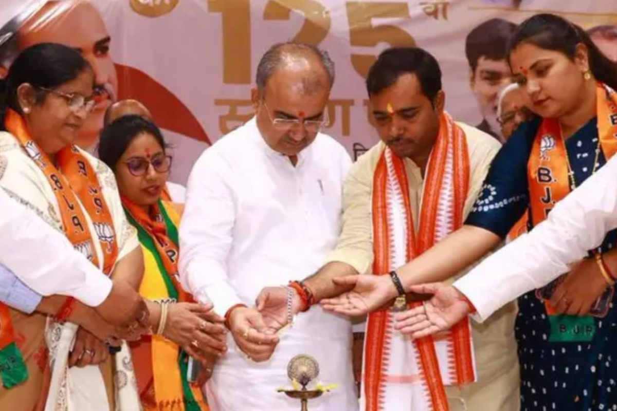 पटना: श्यामा प्रसाद मुखर्जी की जयंती पर भाजपा का कार्यकर्ता सम्मेलन, पूर्व मंत्री मंगल पांडे ने किया माल्यार्पण
