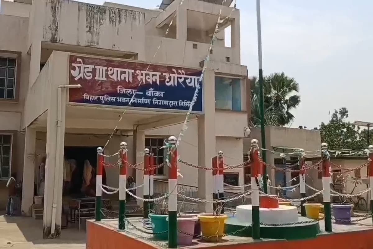 अवैध बालू खनन रोकने पहुंची धोरैया पुलिस पर हमला, एसआई समेत कई पुलिसकर्मी घायल,नौ नामजद अवैध बालू खनन रोकने पहुंची धोरैया पुलिस पर हमला, एसआई समेत कई पुलिसकर्मी घायल,नौ नामजद