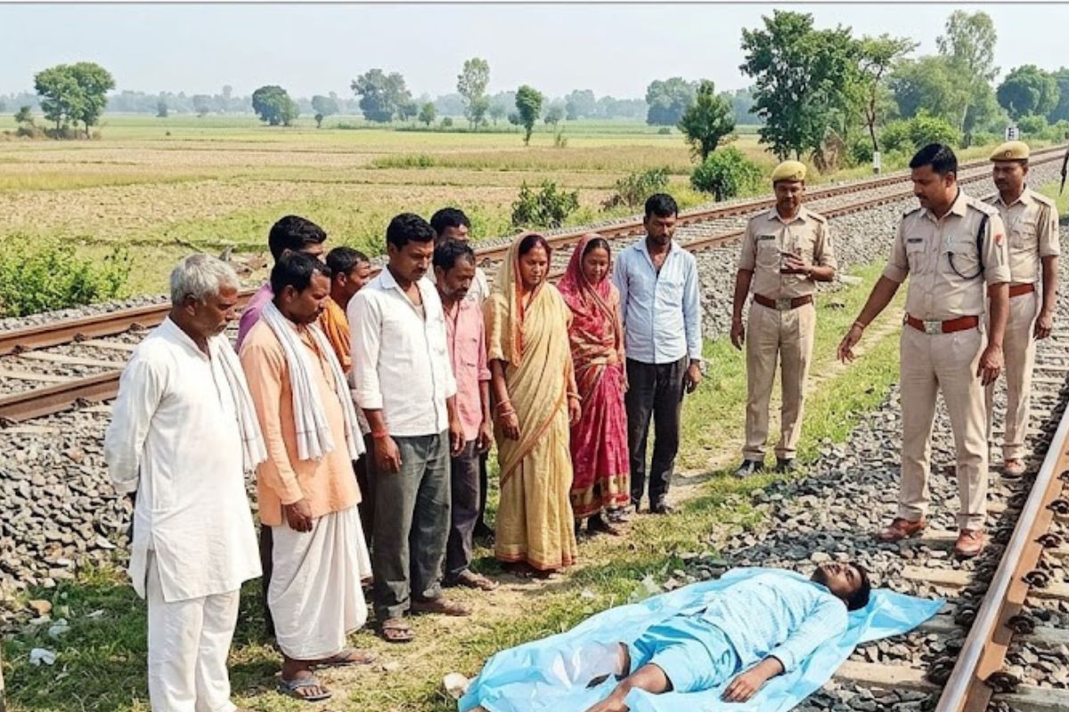 बंशीपुर-गोहरी हॉल्ट के बीच रेलवे ट्रैक पर मिला युवक का शव, ट्रेन से गिरकर मौत की आशंका