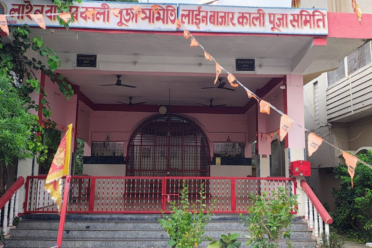 पूर्णिया के लाइन बाजार का वह काली मंदिर, जहां अस्पताल की दवा के साथ मरीज जलाते हैं उम्मीदों के दीये